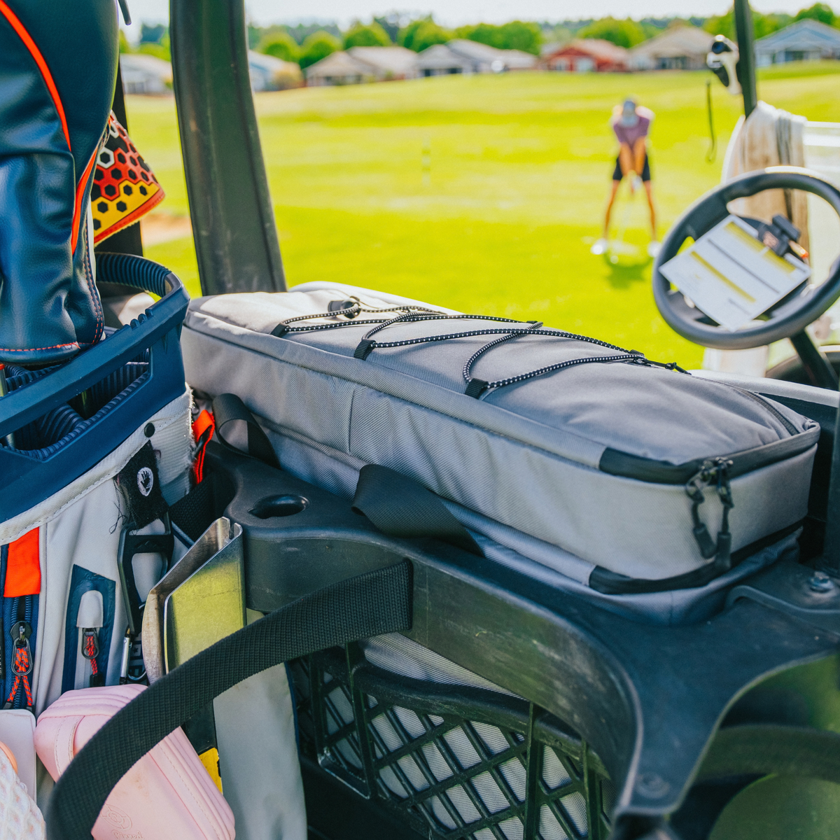 Clutch cooler fitted in the rear crate of a golf cart