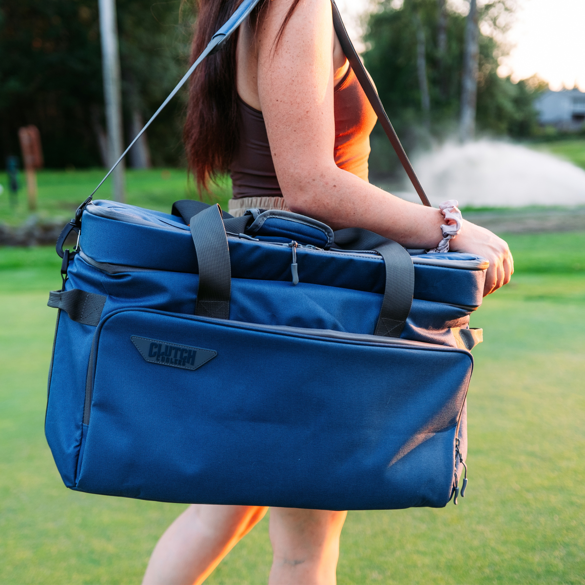 Clutch golf cart cooler with removable shoulder strap